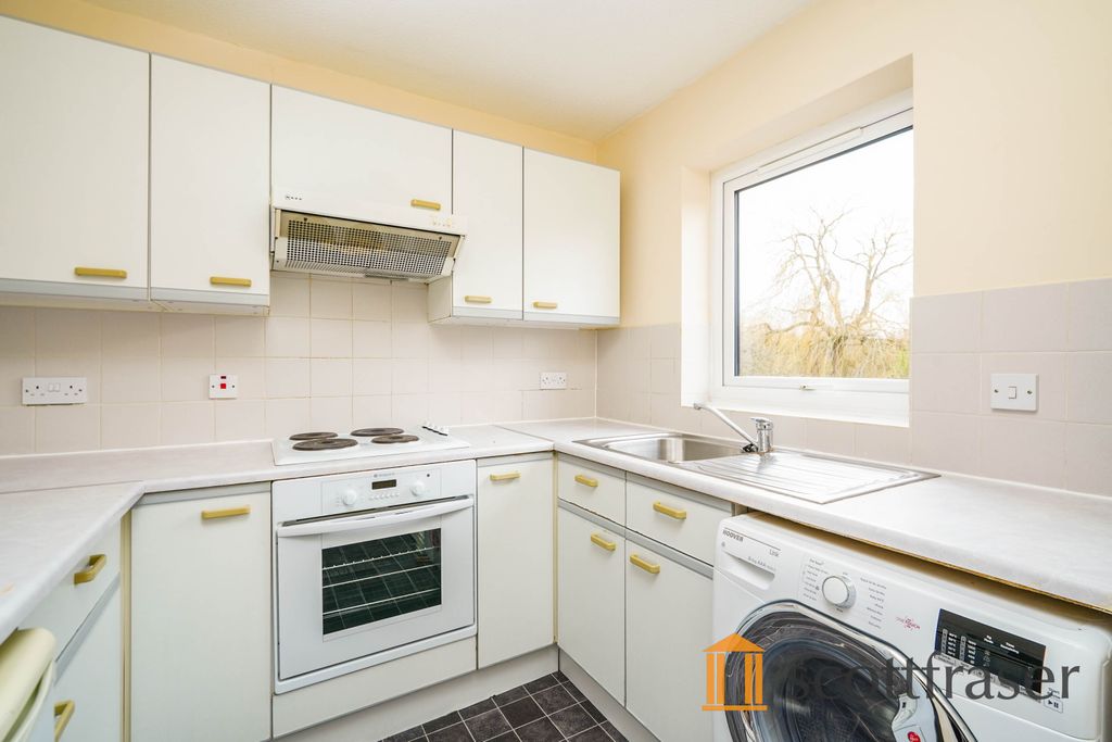 Property photo 2 of 8 Kitchen