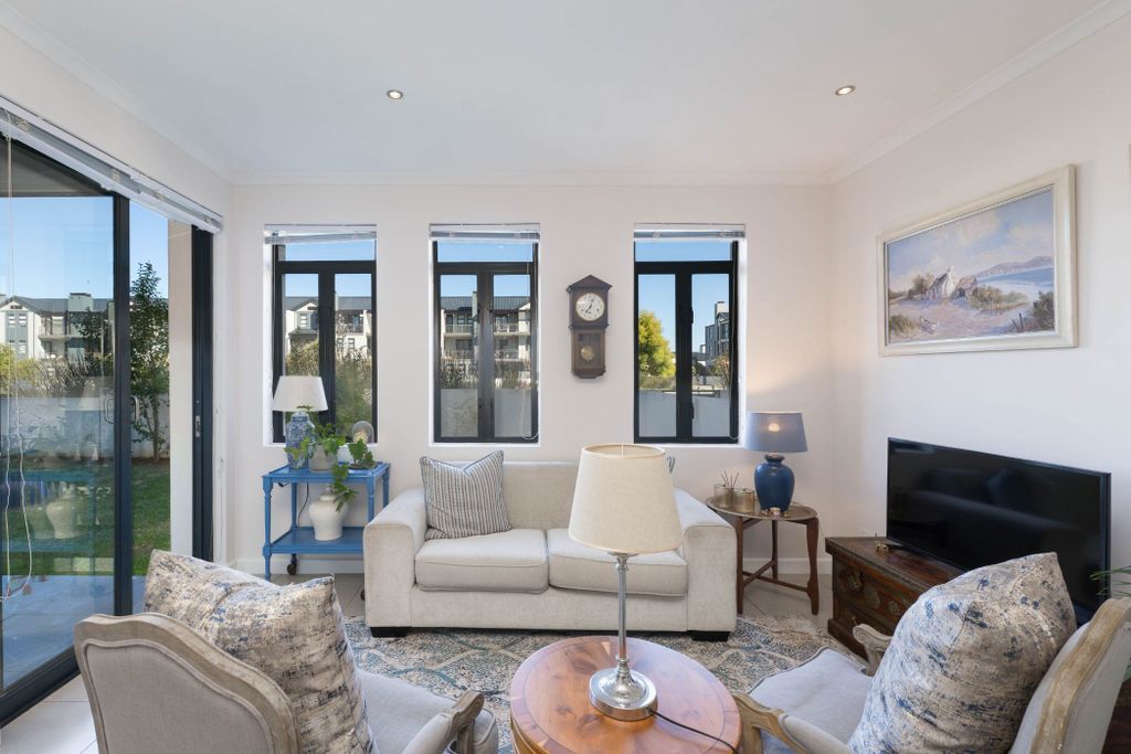 Property photo 3 of 38 Sw1729816