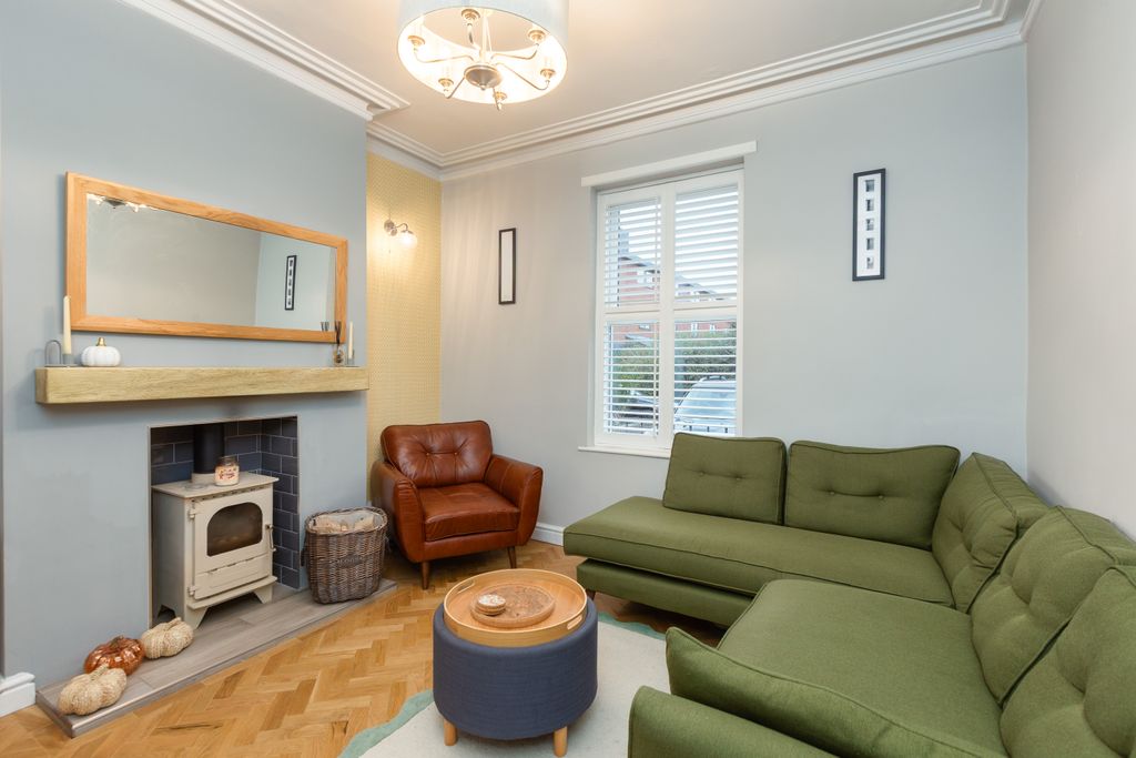 Property photo 1 of 20 Lounge