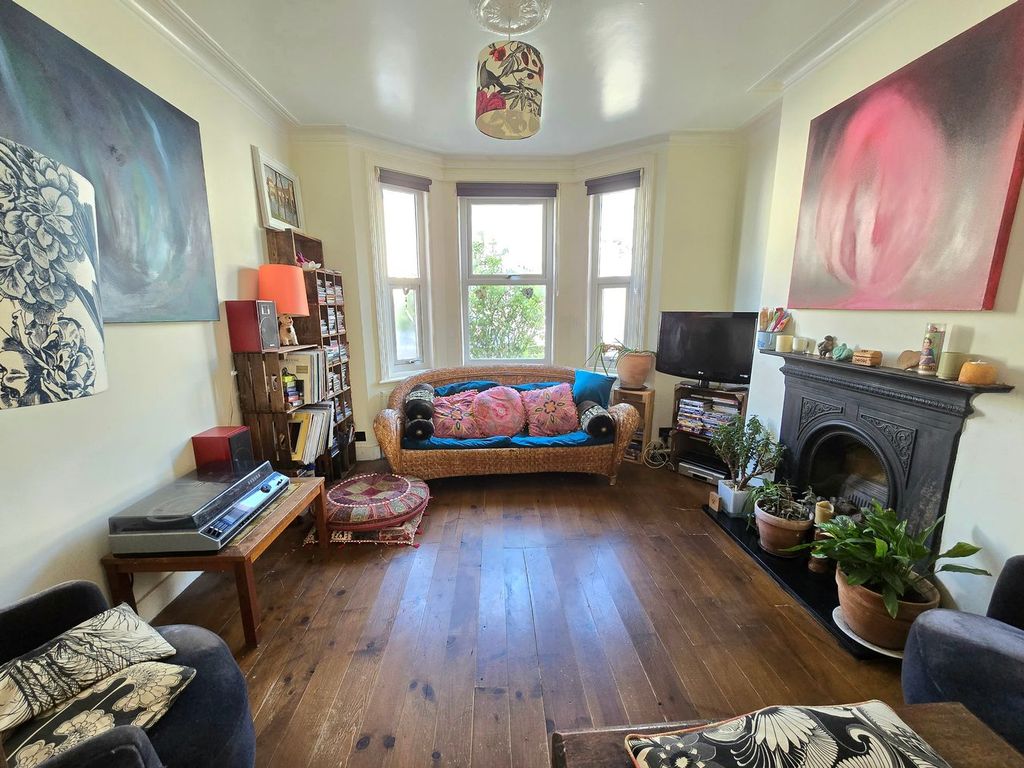 Property photo 2 of 21