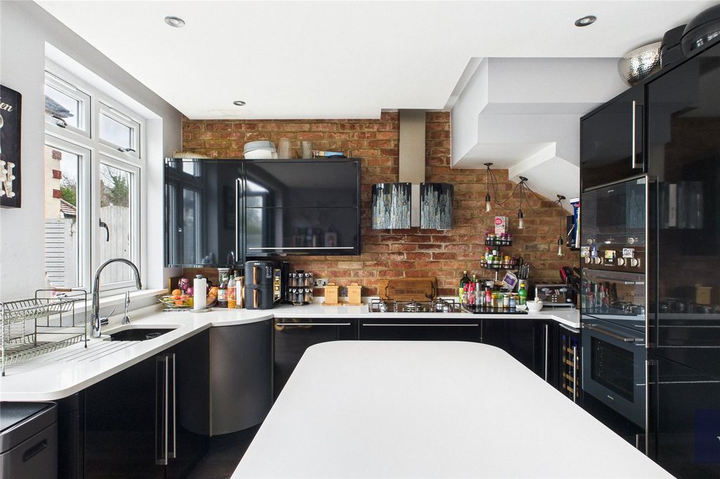 Property photo 3 of 17 Picture No. 21