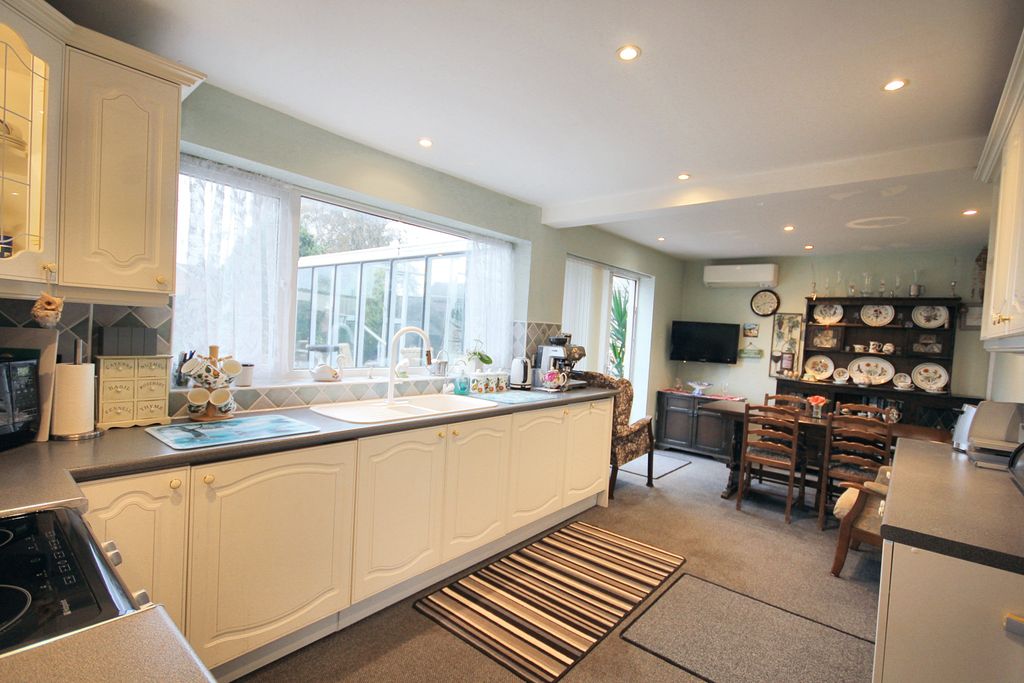 Property photo 3 of 14 Kitchen Diner