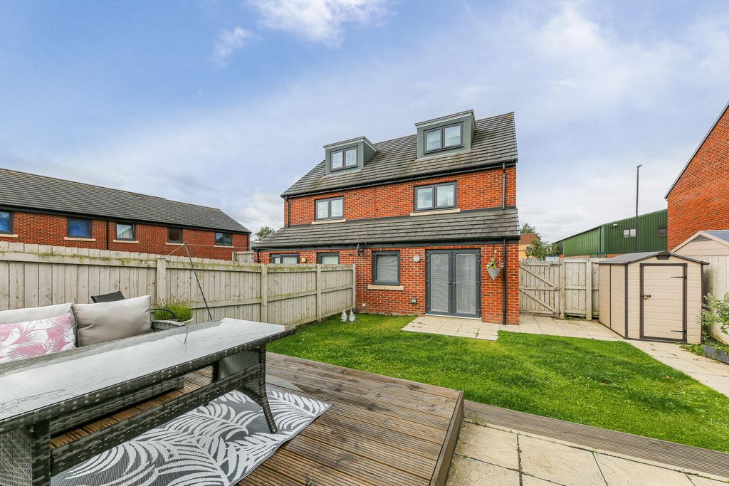 Property photo 1 of 18 Rear Garden