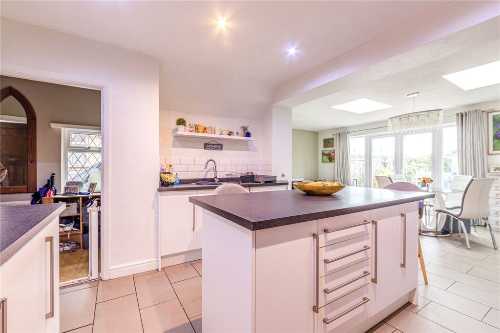 Property photo 3 of 23 Kitchen