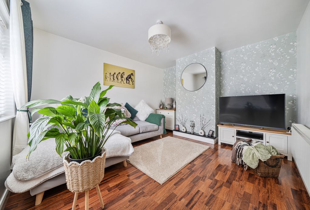 Property photo 3 of 17 1406507-15-697B5c...