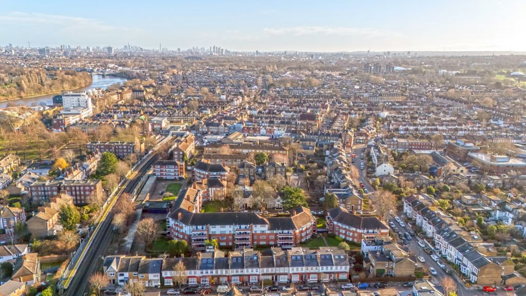 Property photo 2 of 25