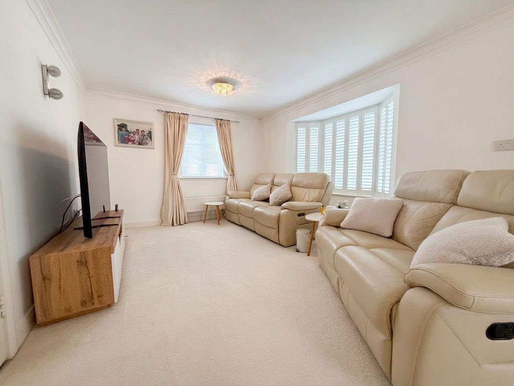 Property photo 2 of 34