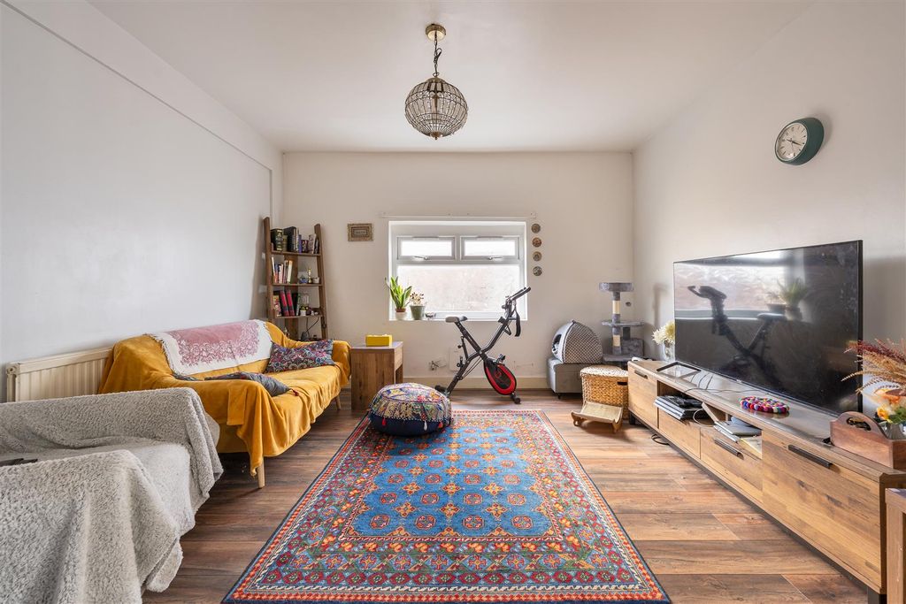 Property photo 2 of 25 20, Edward Avenue