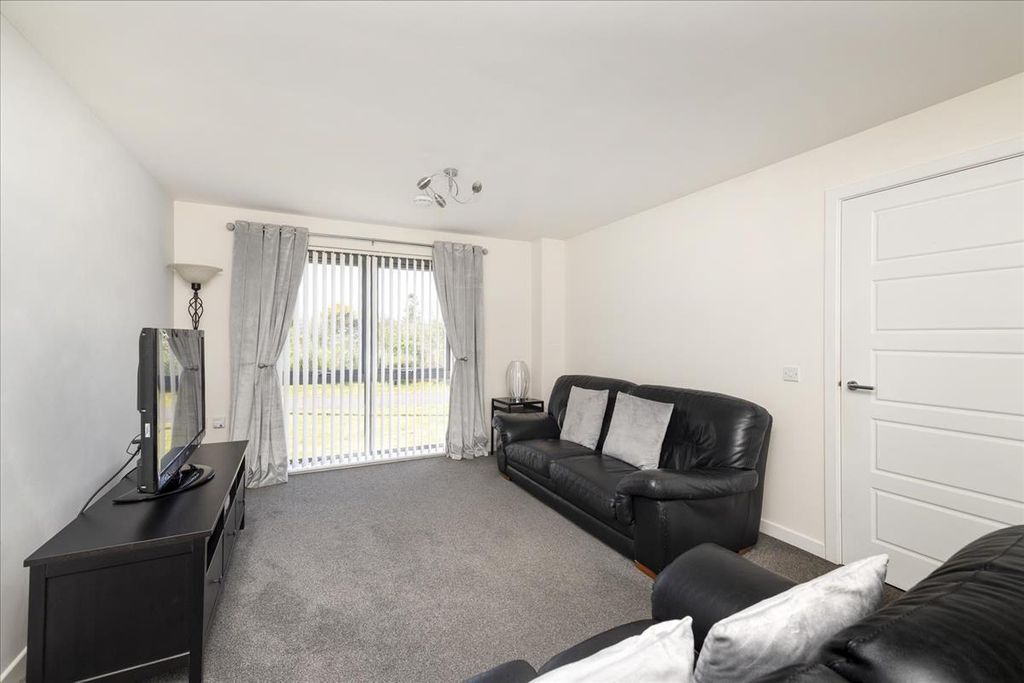 Property photo 3 of 31
