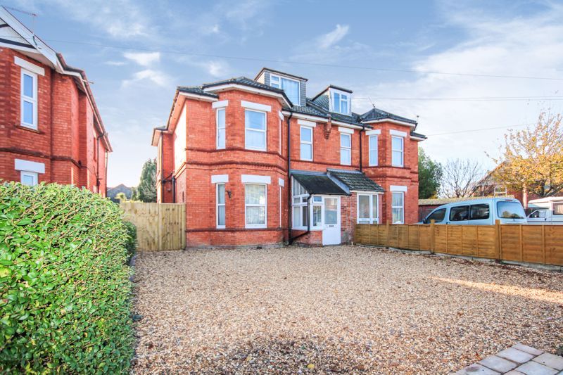 Property photo 1 of 17 Photo 11