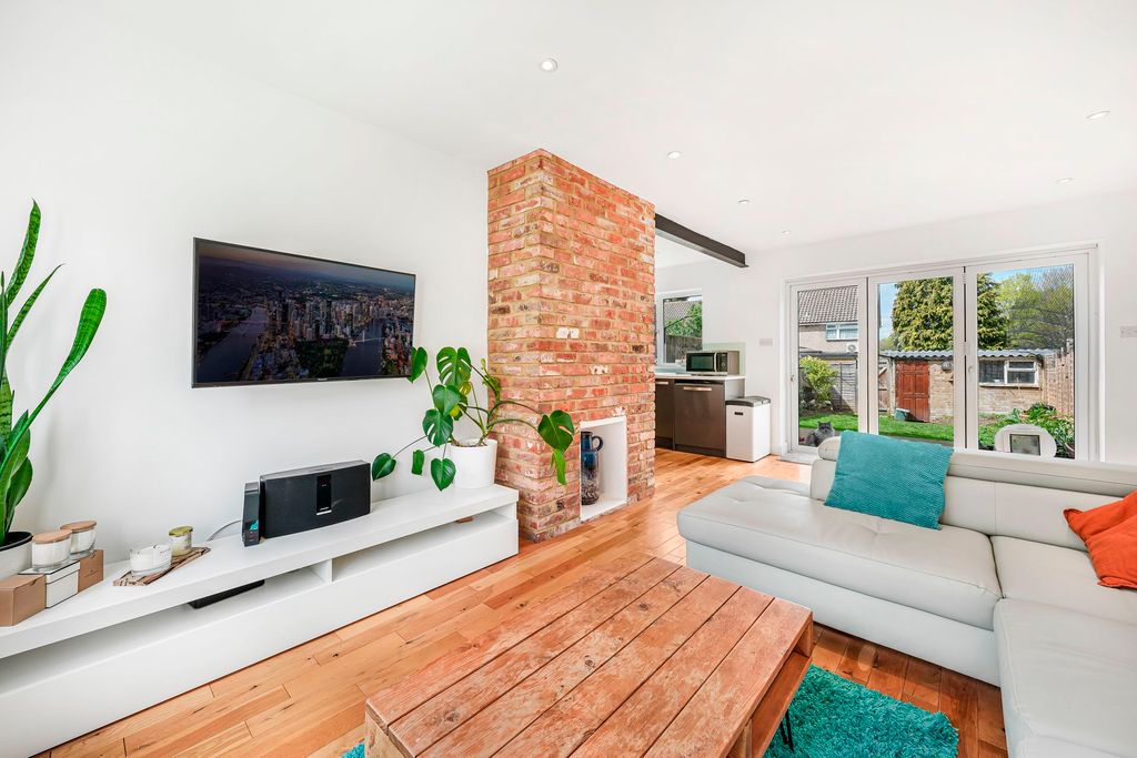 Property photo 2 of 17