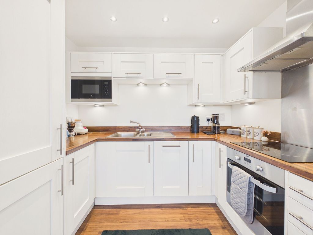 Property photo 2 of 12 Kitchen