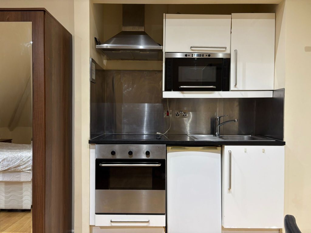 Property photo 2 of 7 Kitchen