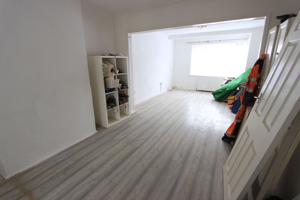 Property photo 1 of 28