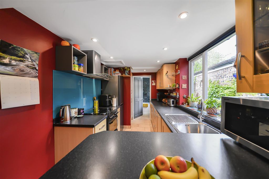 Property photo 3 of 32 Breakfast Kitchen