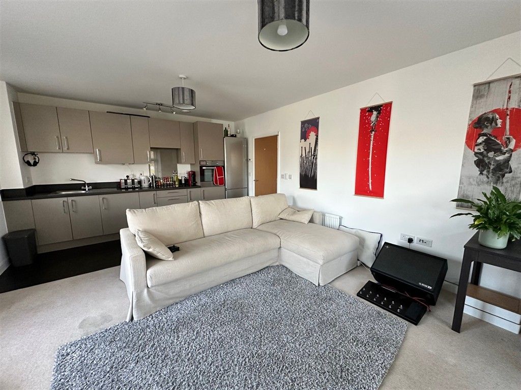 Property photo 2 of 11 Lounge New