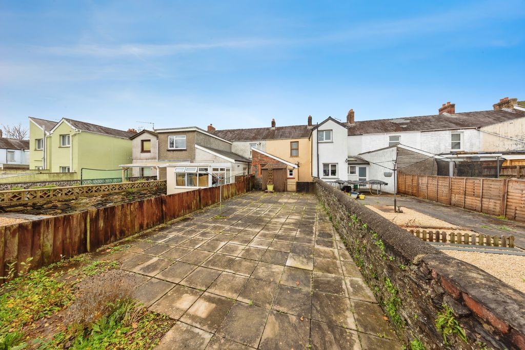 Property photo 2 of 17 Photo