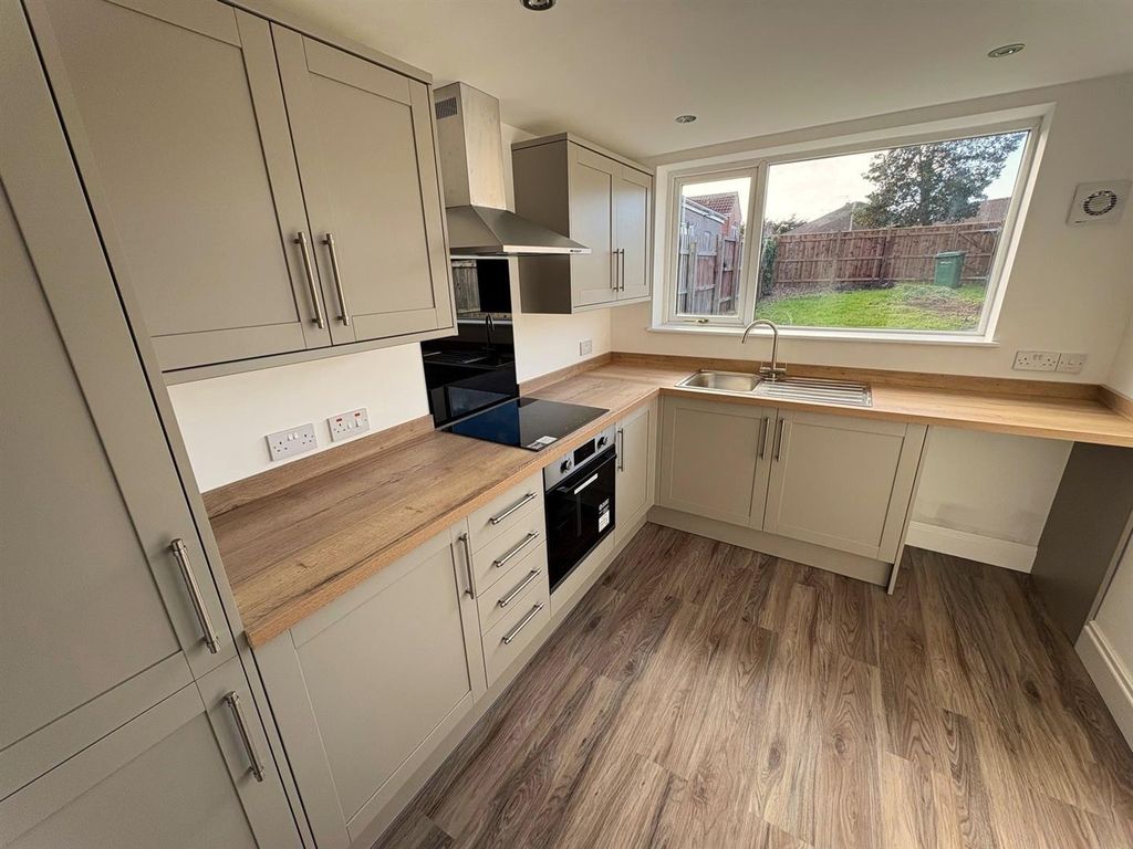 Property photo 2 of 14 Kitchen