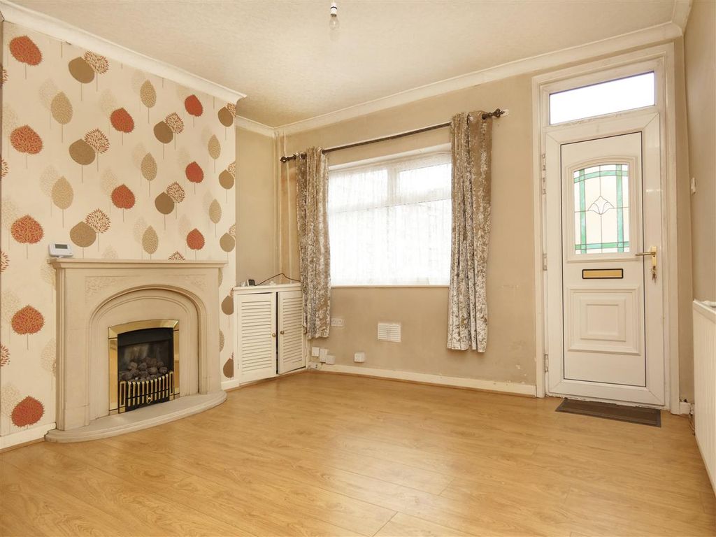 Property photo 2 of 12 Lounge