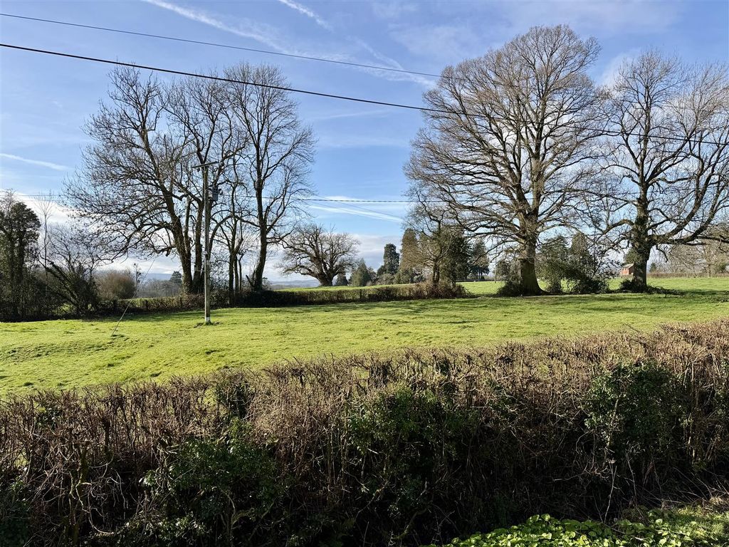 Property photo 2 of 34