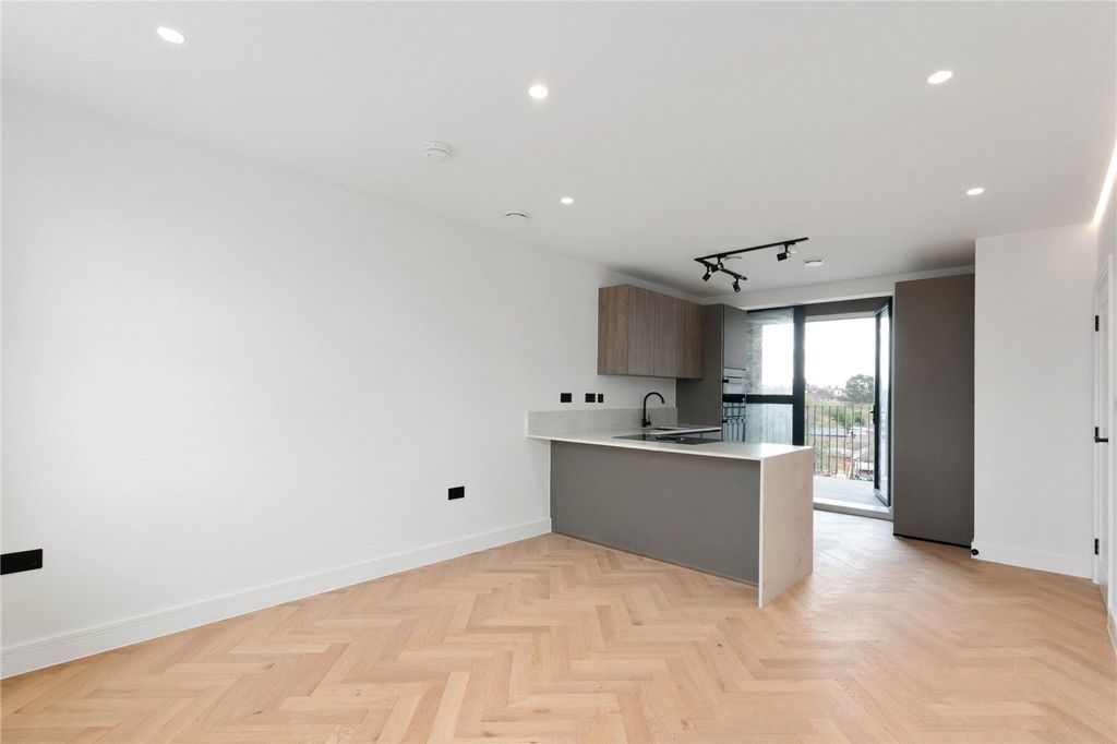 Property photo 2 of 9 Picture No. 11