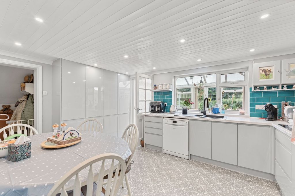 Property photo 3 of 40