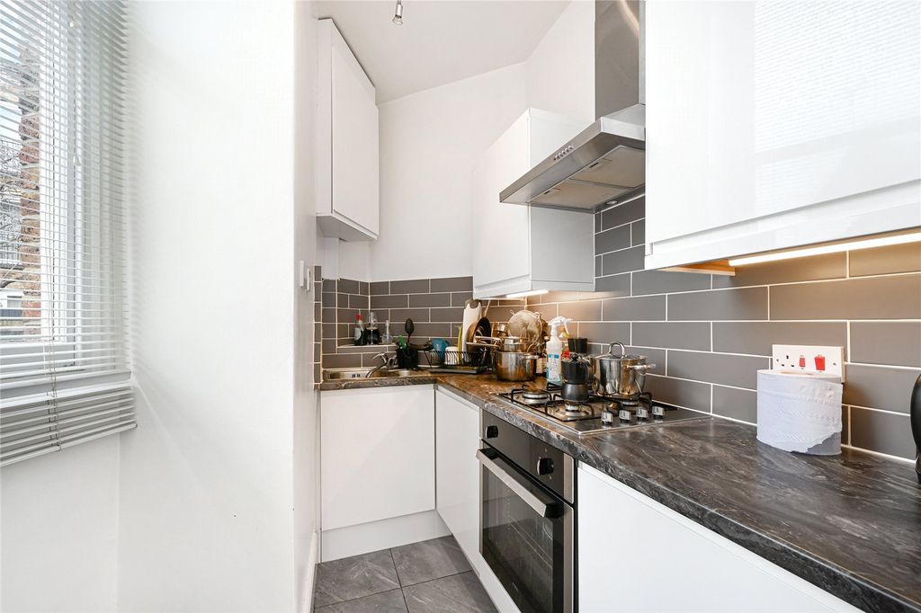 Property photo 2 of 6 Kitchen