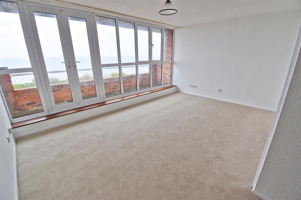 Property photo 2 of 17 Lounge.Jpg