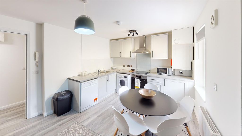 Property photo 2 of 16 Flat-3-8-Piccadilly-Place-Kitchen-Living-Dining 1.