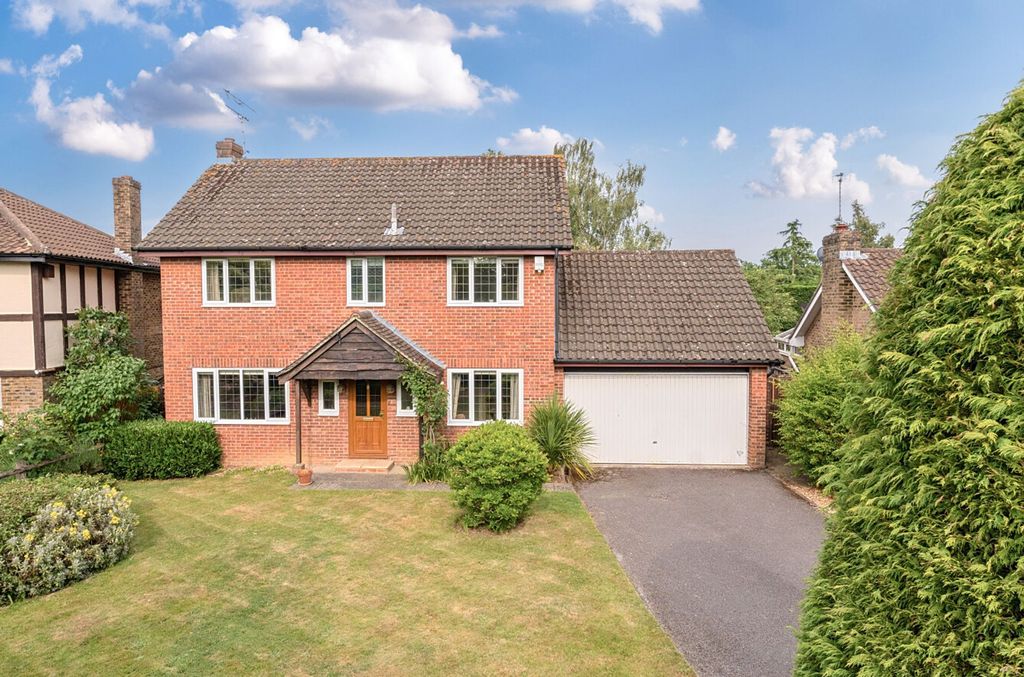 Property photo 1 of 14 Newhurst Gardens