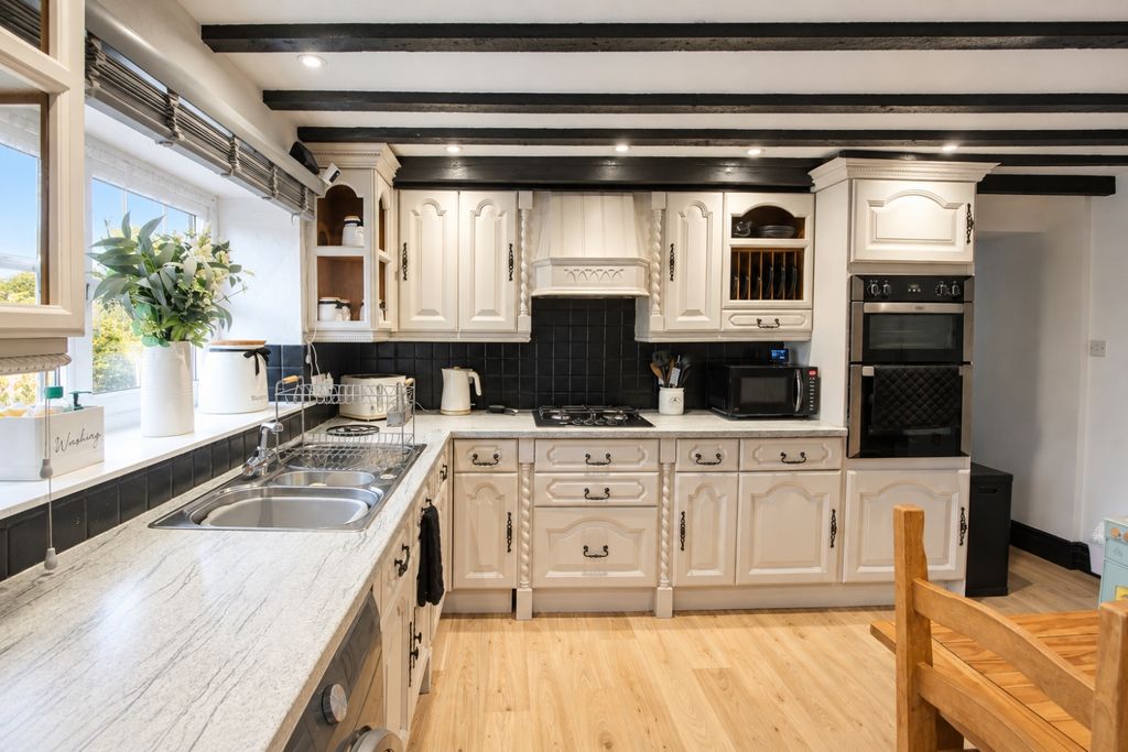 Property photo 2 of 19 Fede4912-Bd7A-48Bf-A9Cb-Ca6dc092Ae0d