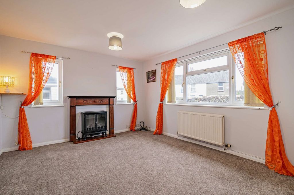 Property photo 2 of 25
