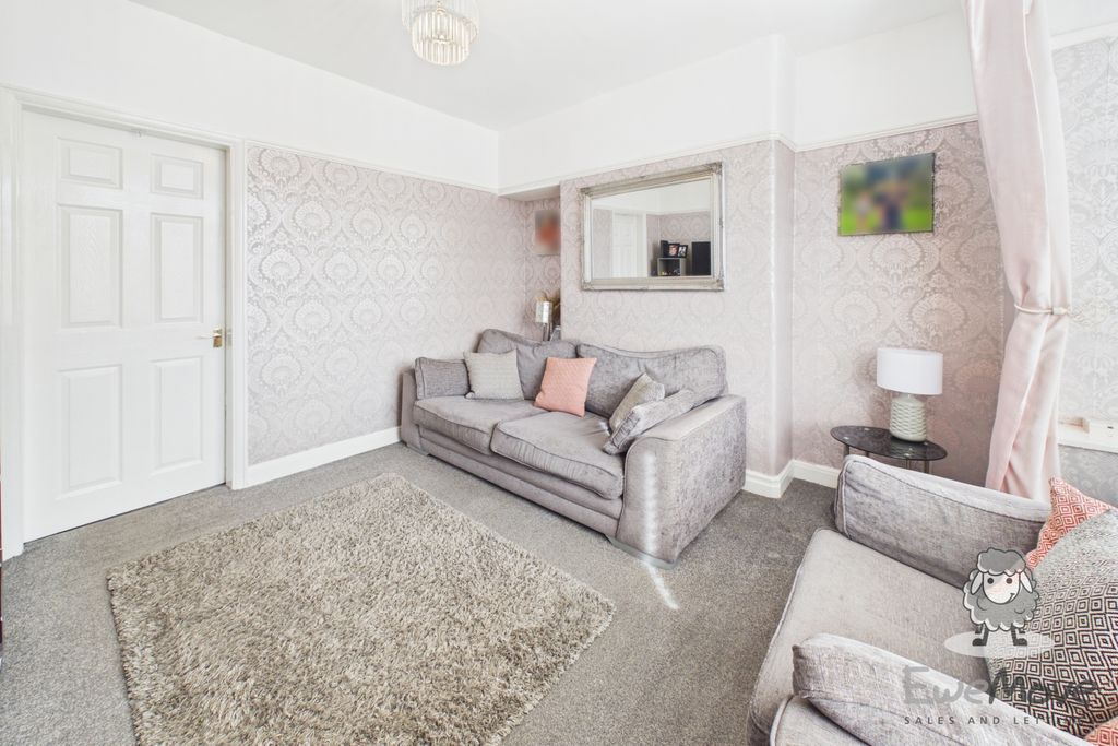 Property photo 3 of 11 8