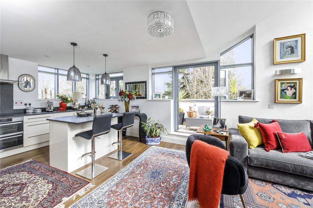 Property photo 2 of 17 Kitchen/Reception