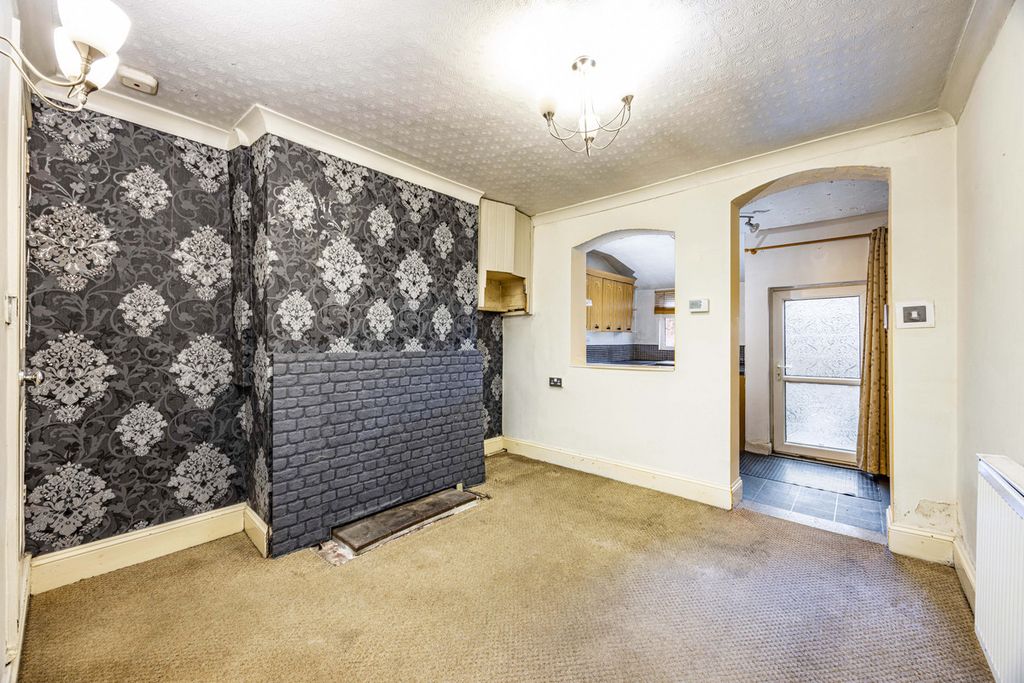 Property photo 3 of 8