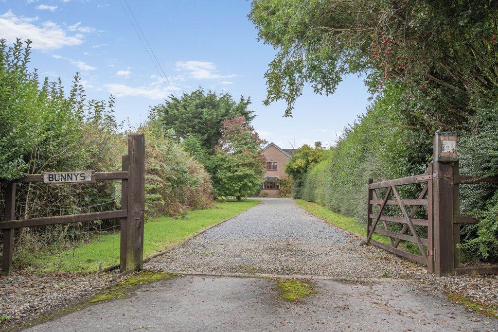 Property photo 2 of 23