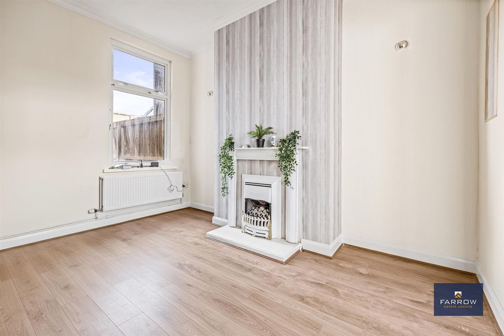 Property photo 3 of 22 Dining Room