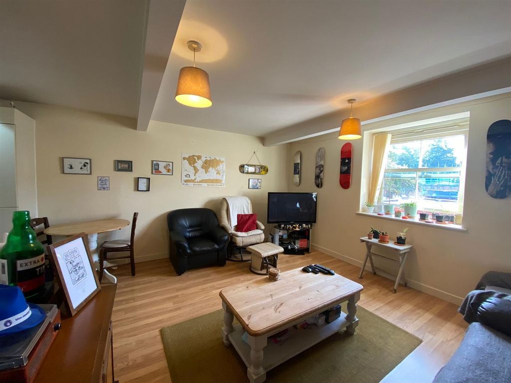 Property photo 2 of 7 453c3F33-135d-47F2-9761-Af6A2047546d.Jpg