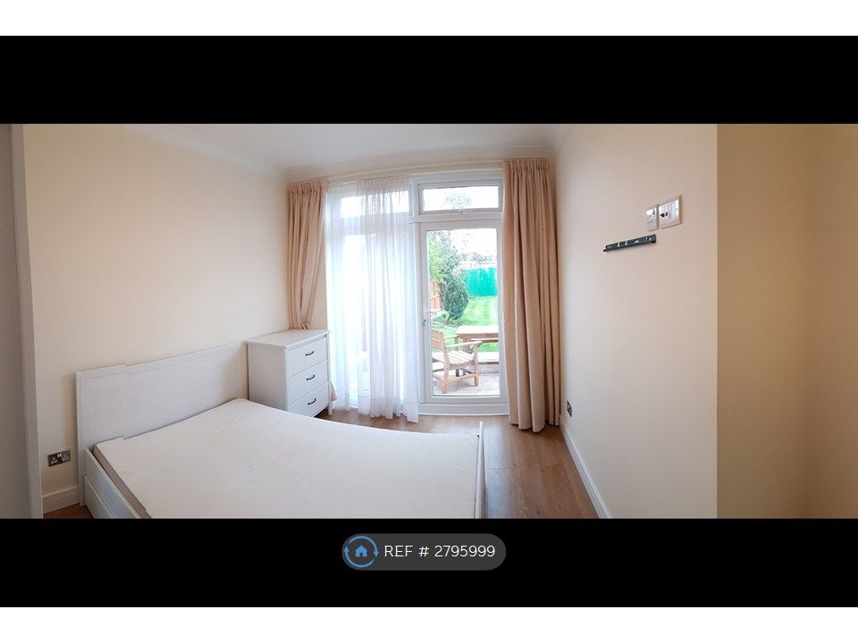 Property photo 2 of 6 Double Room £700