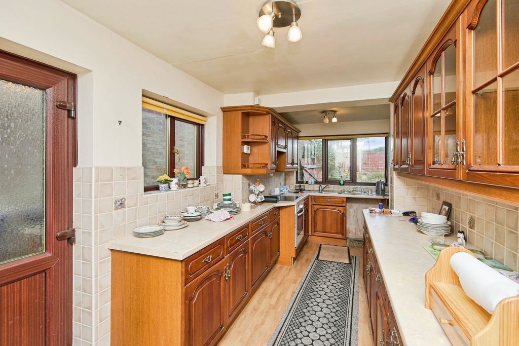 Property photo 2 of 17 Kitchen