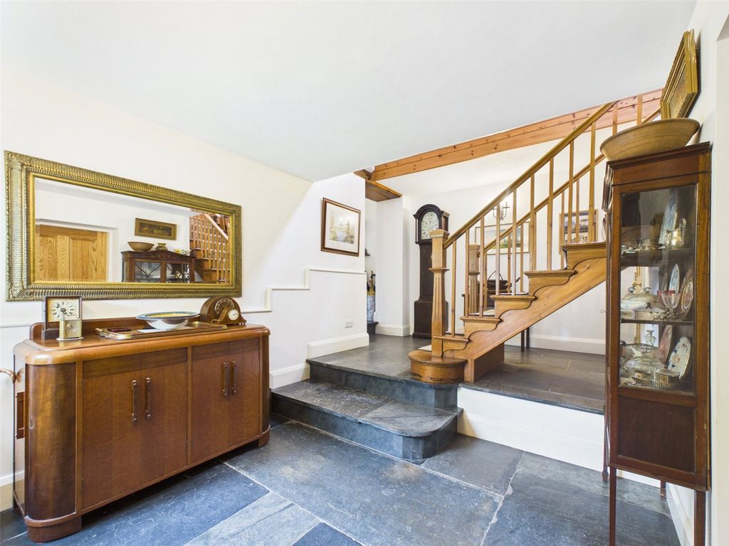 Property photo 2 of 38 Entrance Hall
