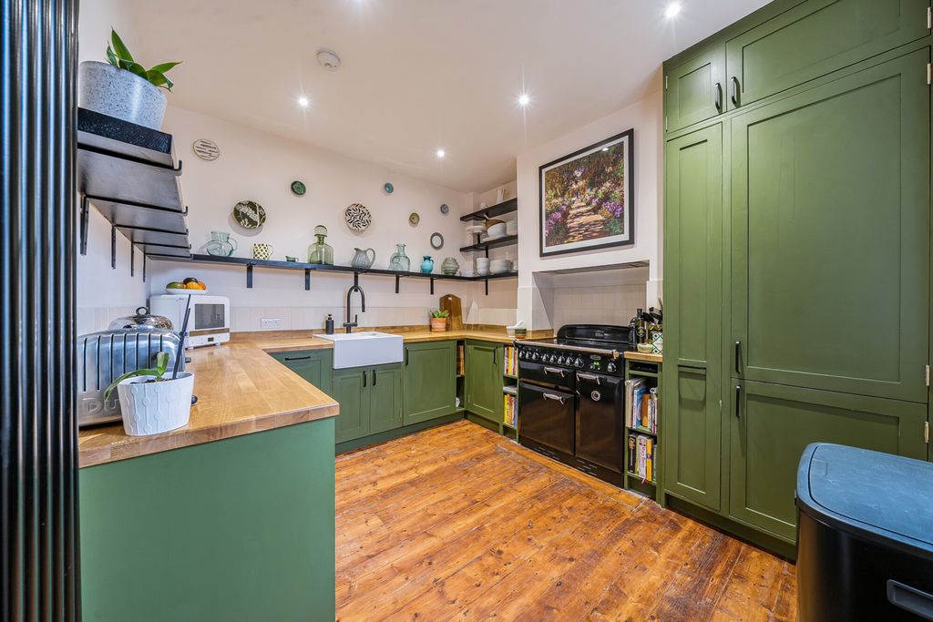 Property photo 2 of 20 Kitchen