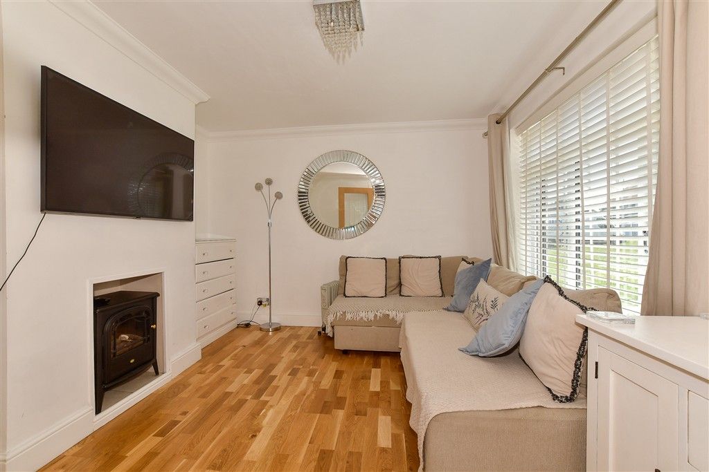 Property photo 3 of 14 Lounge