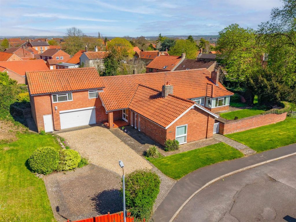 Property photo 3 of 45