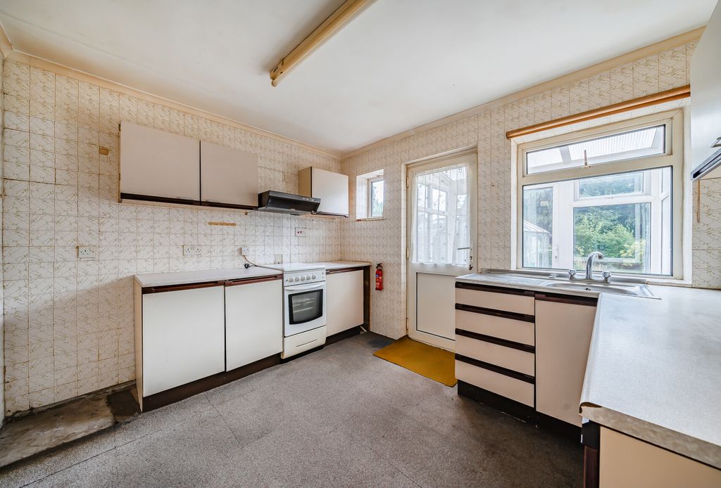 Property photo 2 of 11 1330820-14-68879d...