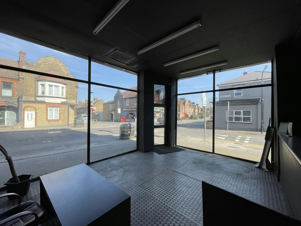 Property photo 2 of 20 378 Forest 3.Jpg