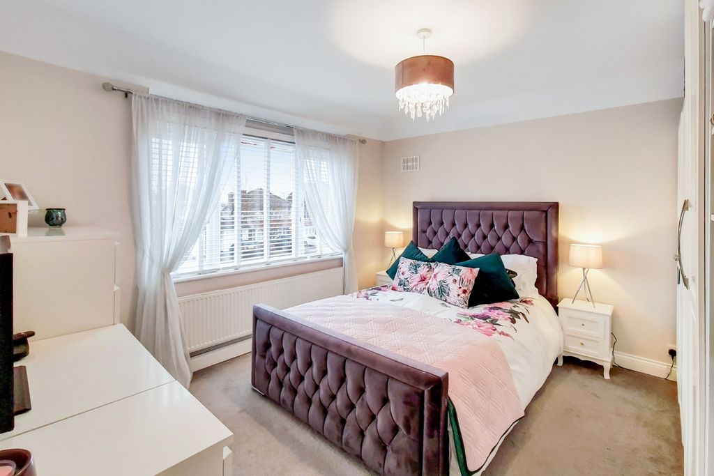 Property photo 2 of 17 2291561