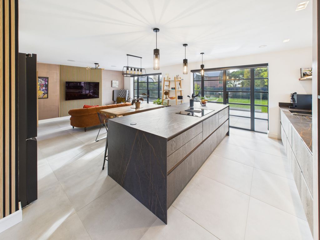 Property photo 2 of 21 Gallery