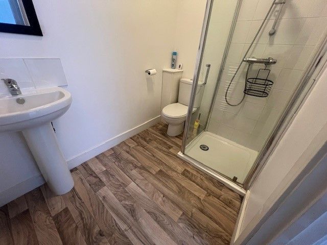 Property photo 2 of 6 Bathroom