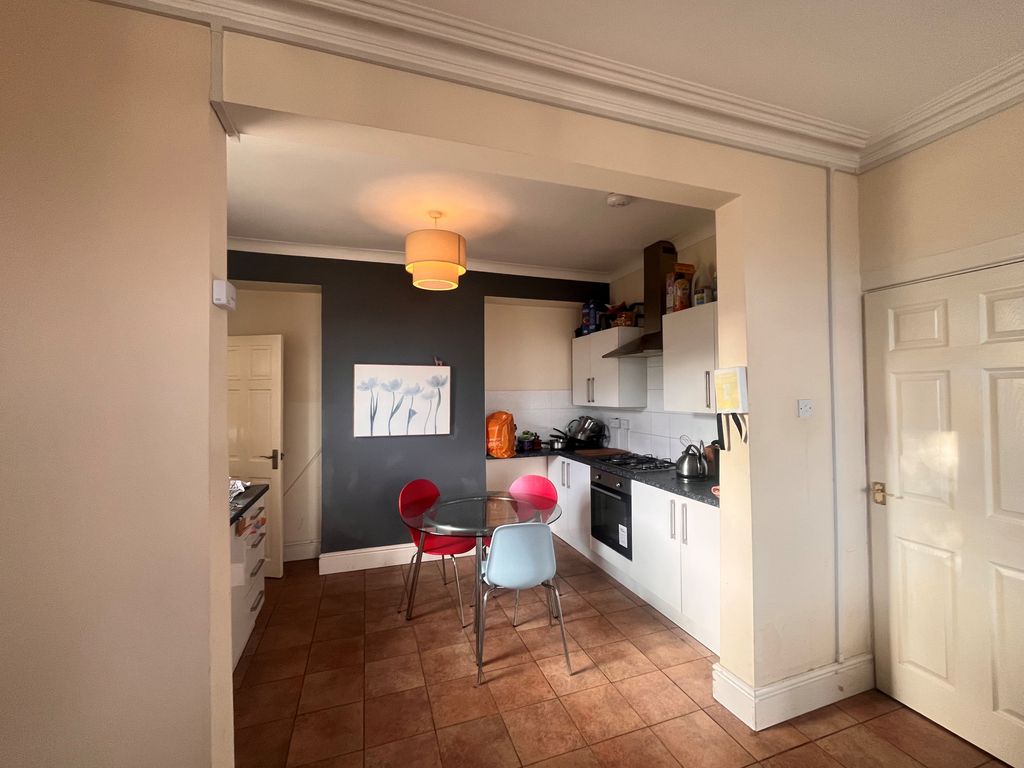 Property photo 2 of 9 Kitchen